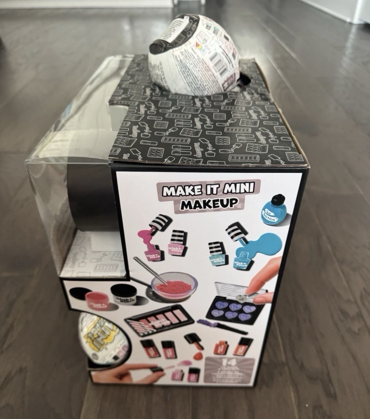 MGA’s Mini Verse Make It Mini Makeup Series 1 Lot Of 14 Balls With The Display