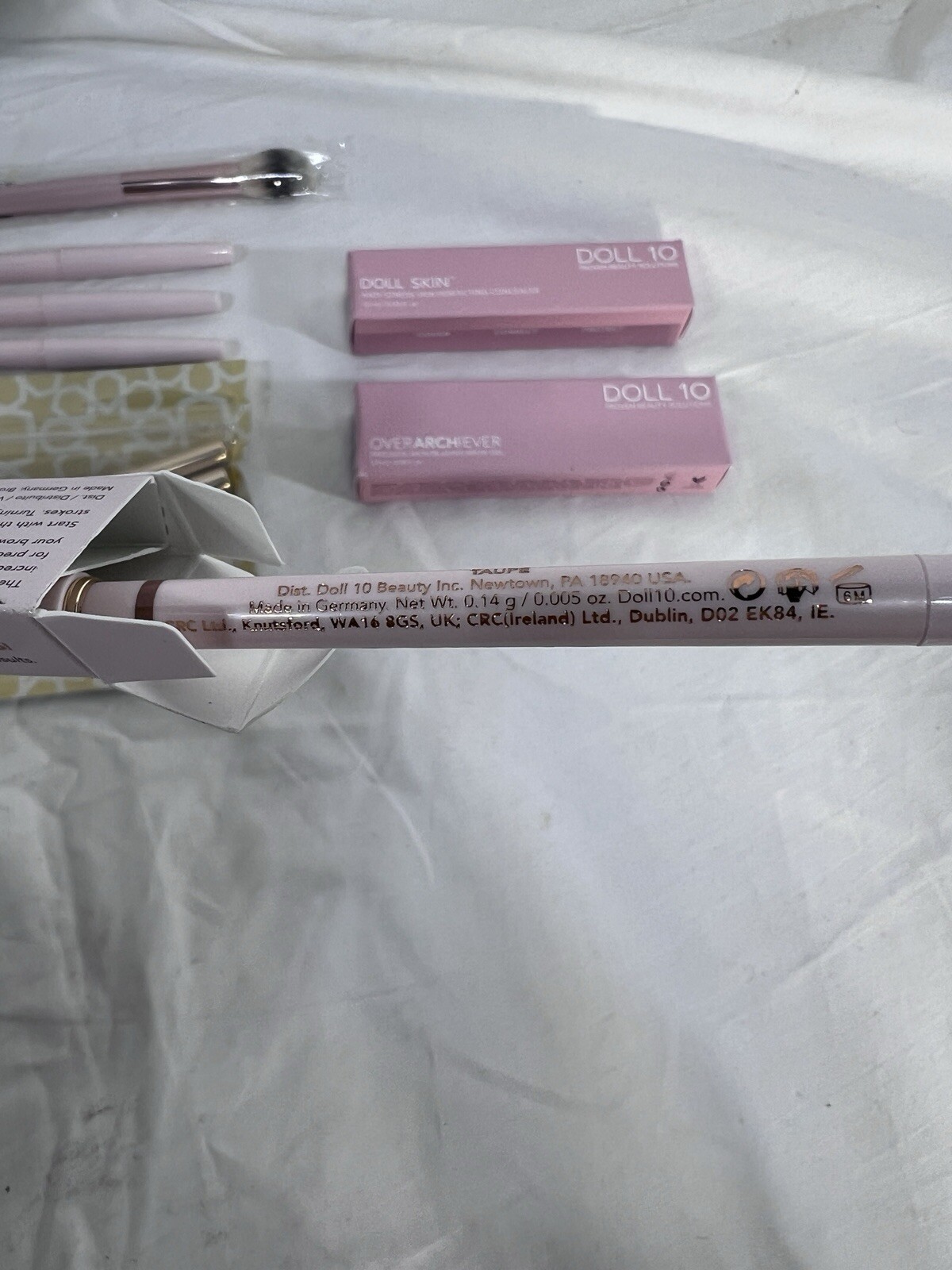 Lot Of Doll 10 Makeup: Brow Pencil , Overarchiever, Anti Stress Cream, Eyeliner
