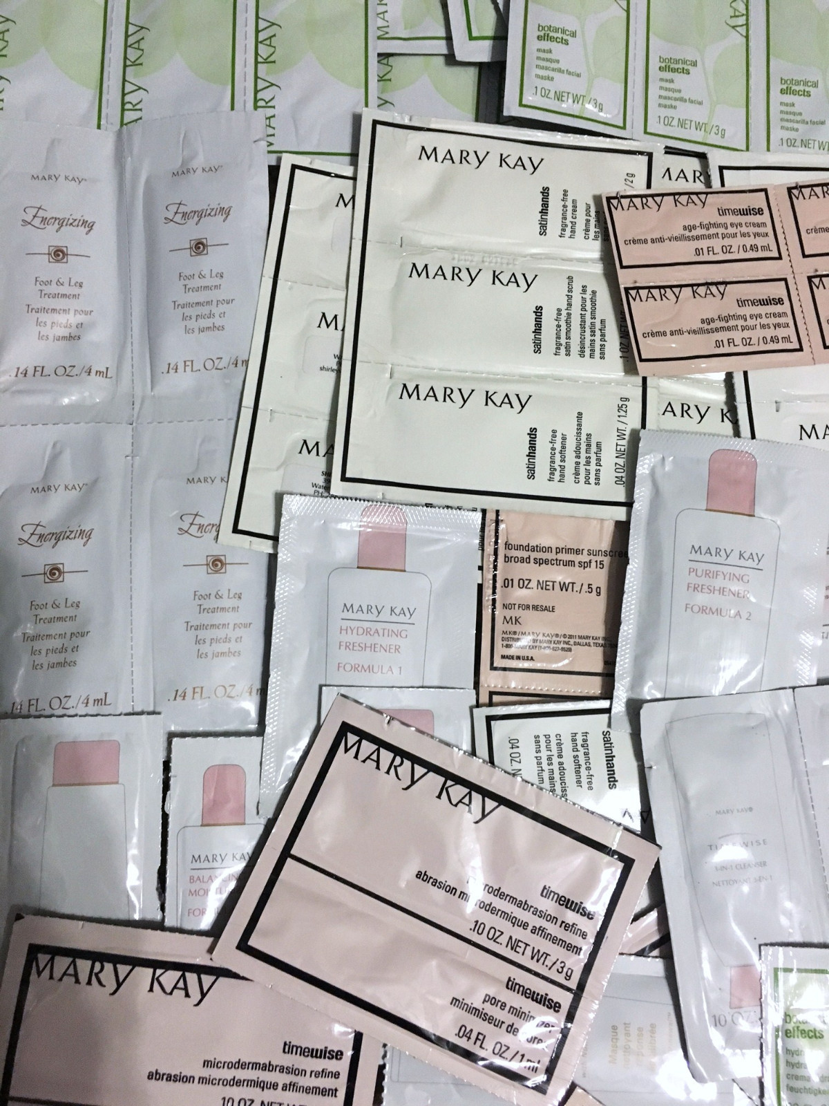 Lot of 30 – Mary Kay Samples Skin care, Eye, Cheek color, Foundation (Beige)+Bag