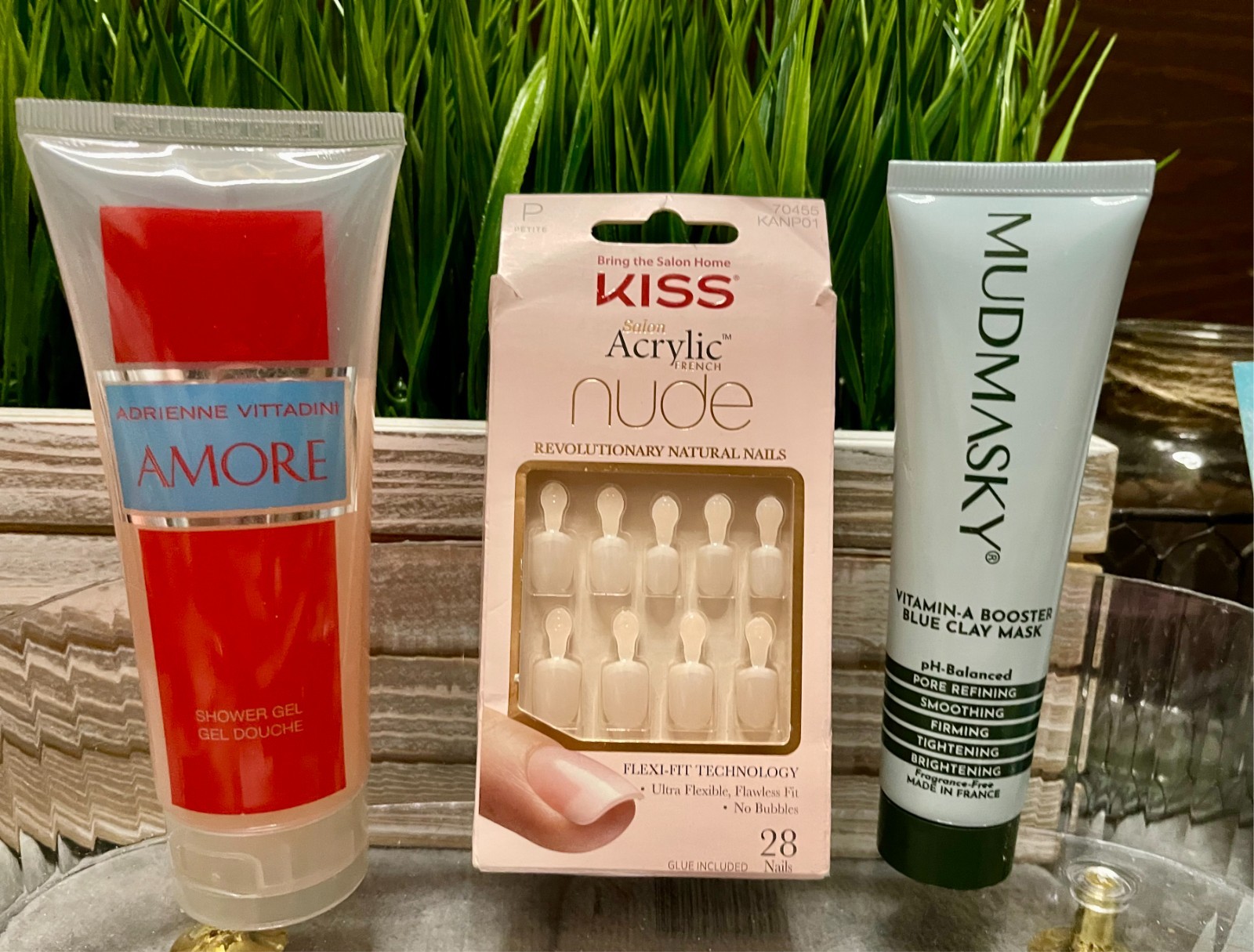 Ladies 30pc. Upscale Beauty & Skincare Lot with Fragrances Too! And Goodie Bag!