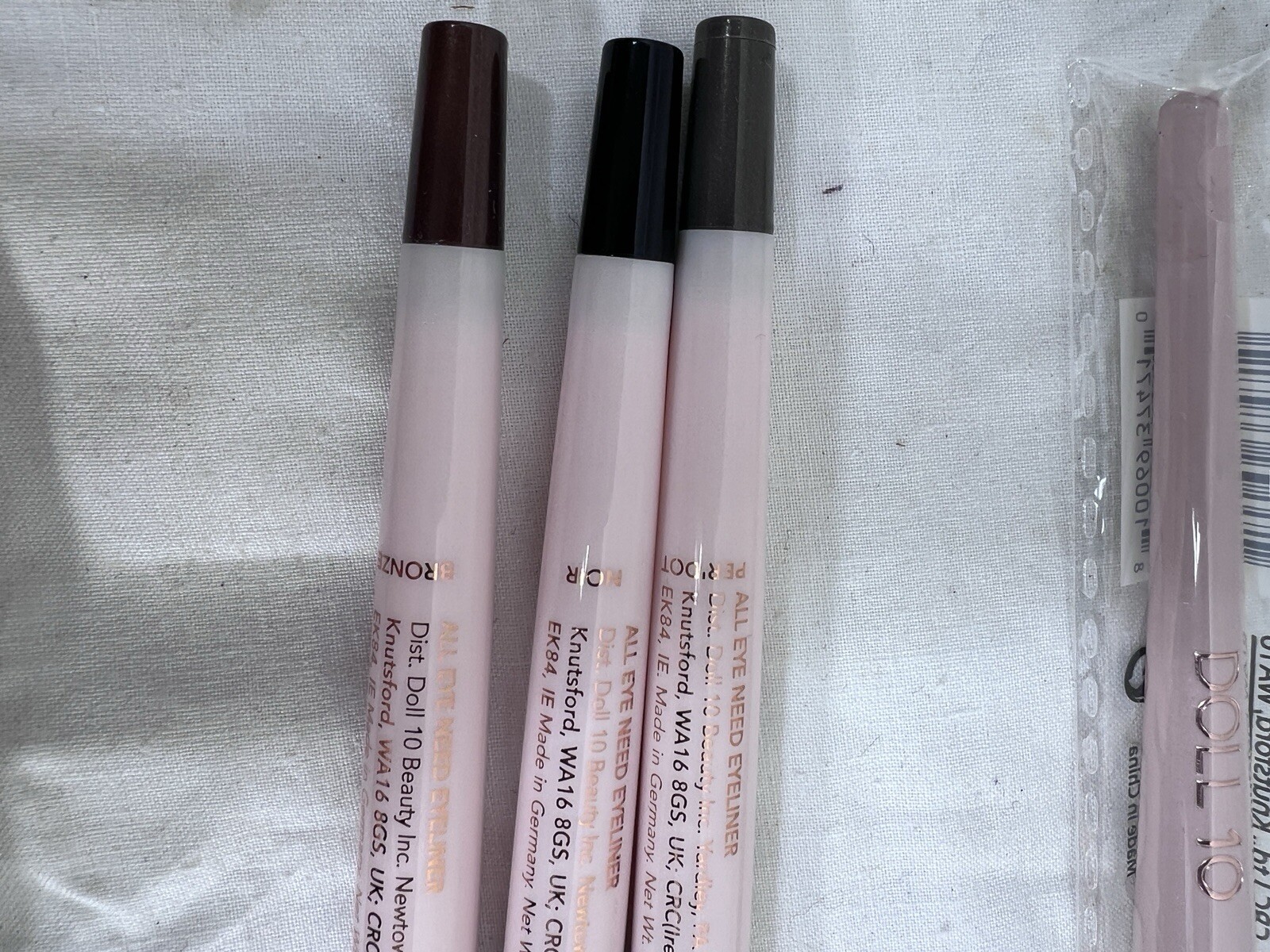 Lot Of Doll 10 Makeup: Brow Pencil , Overarchiever, Anti Stress Cream, Eyeliner