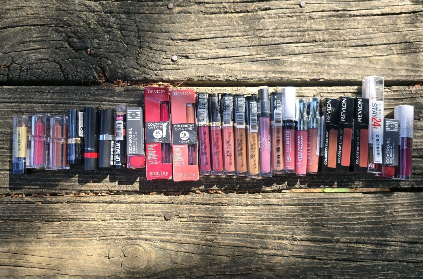 LOT 26 NEW LIPSTICKS LIP GLOSS STAIN BALM REVLON COVERGIRL RIMMEL