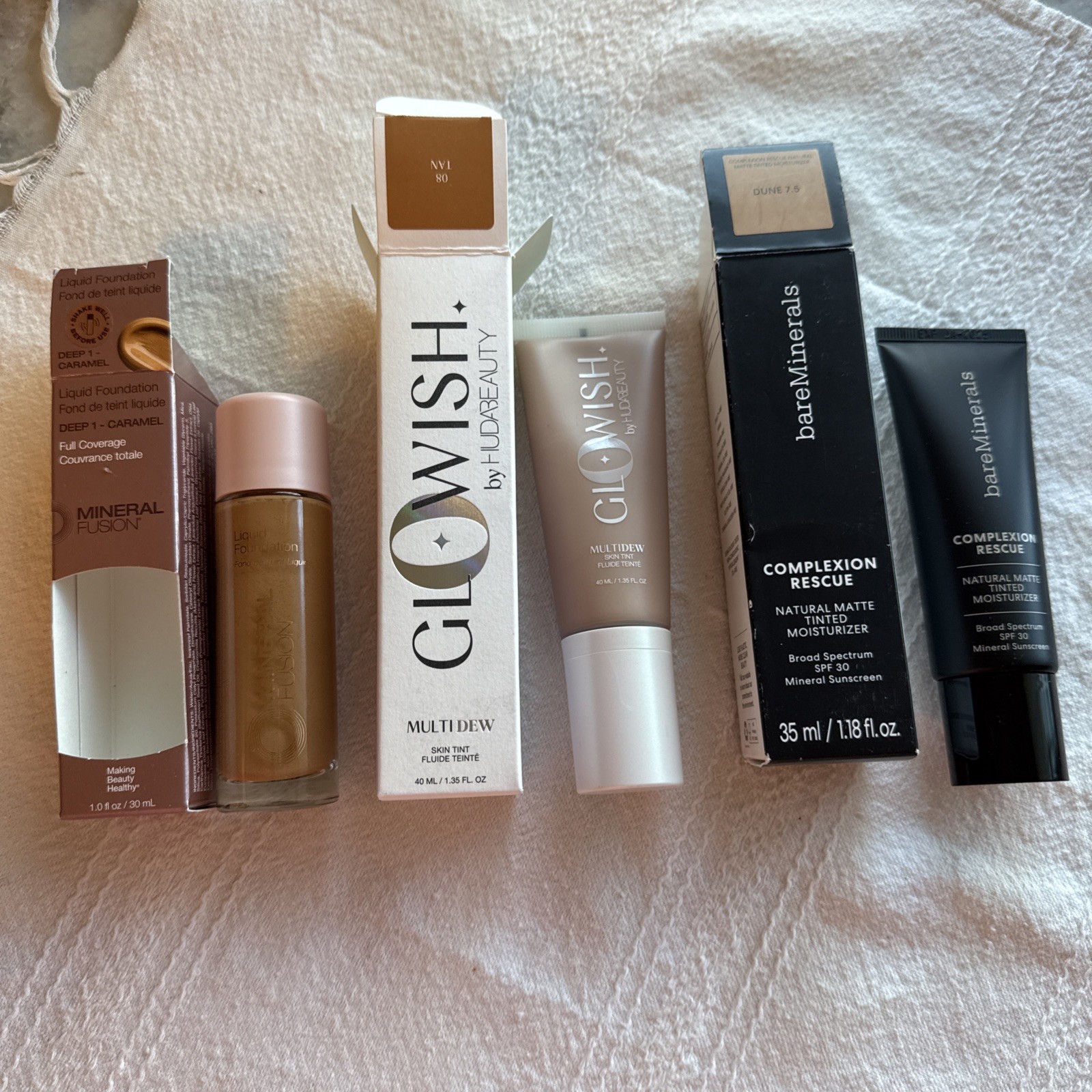 4 Pieces Lot HudaBeauty Skin Tint Bareminerals Foundation, Mineral Fusion