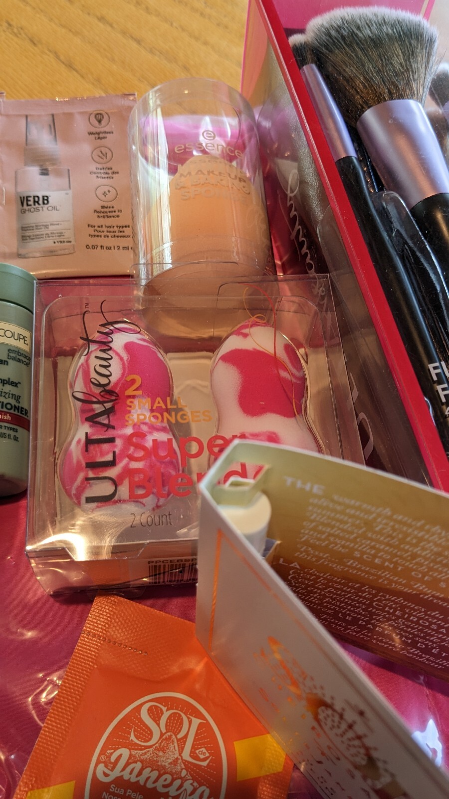 19 Piece Travel Size Mixed Beauty Lot With Pink Padded Tote Bag & Brushs w/Bag