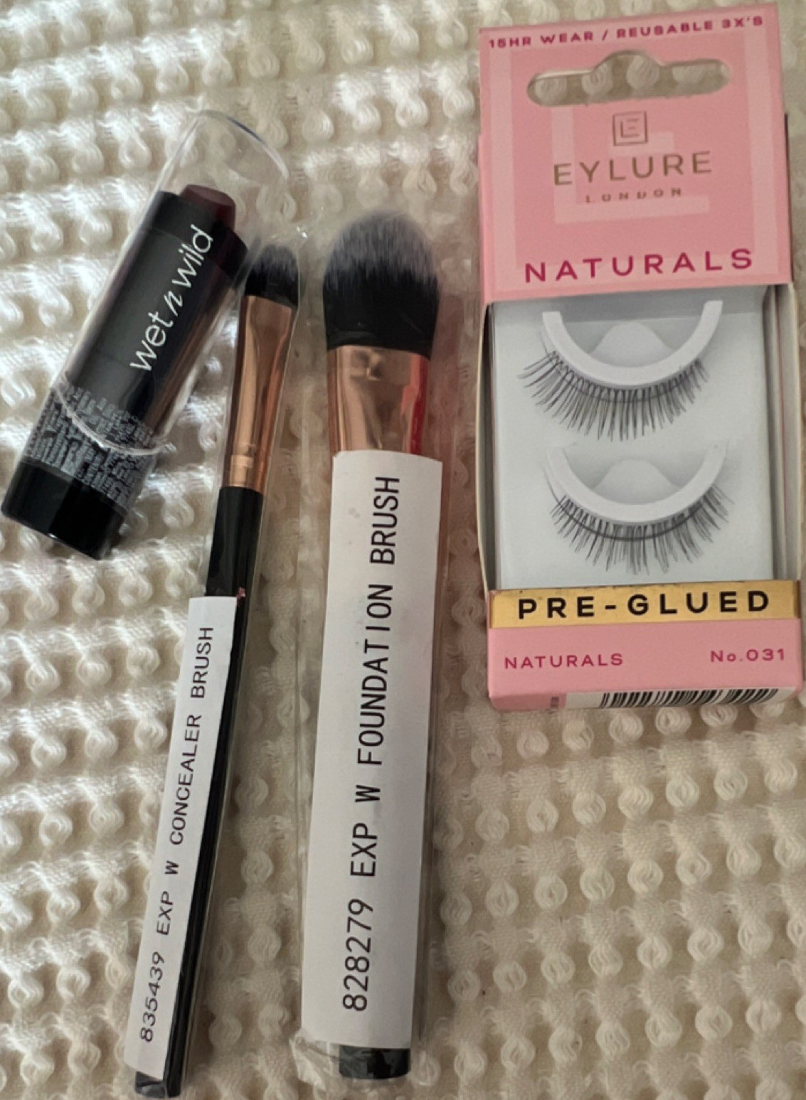 Wet n Wild 536A Lipstick, Eylure Naturals No.031 Eyelashes, Brush Lot