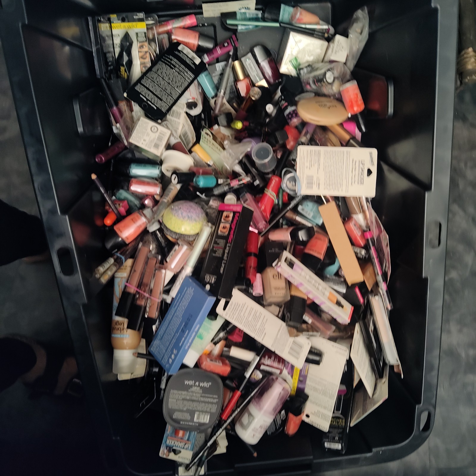 lot 200 pieces mixed all brand Assorted Rimmel wnw, Covergirl maibyline loreal