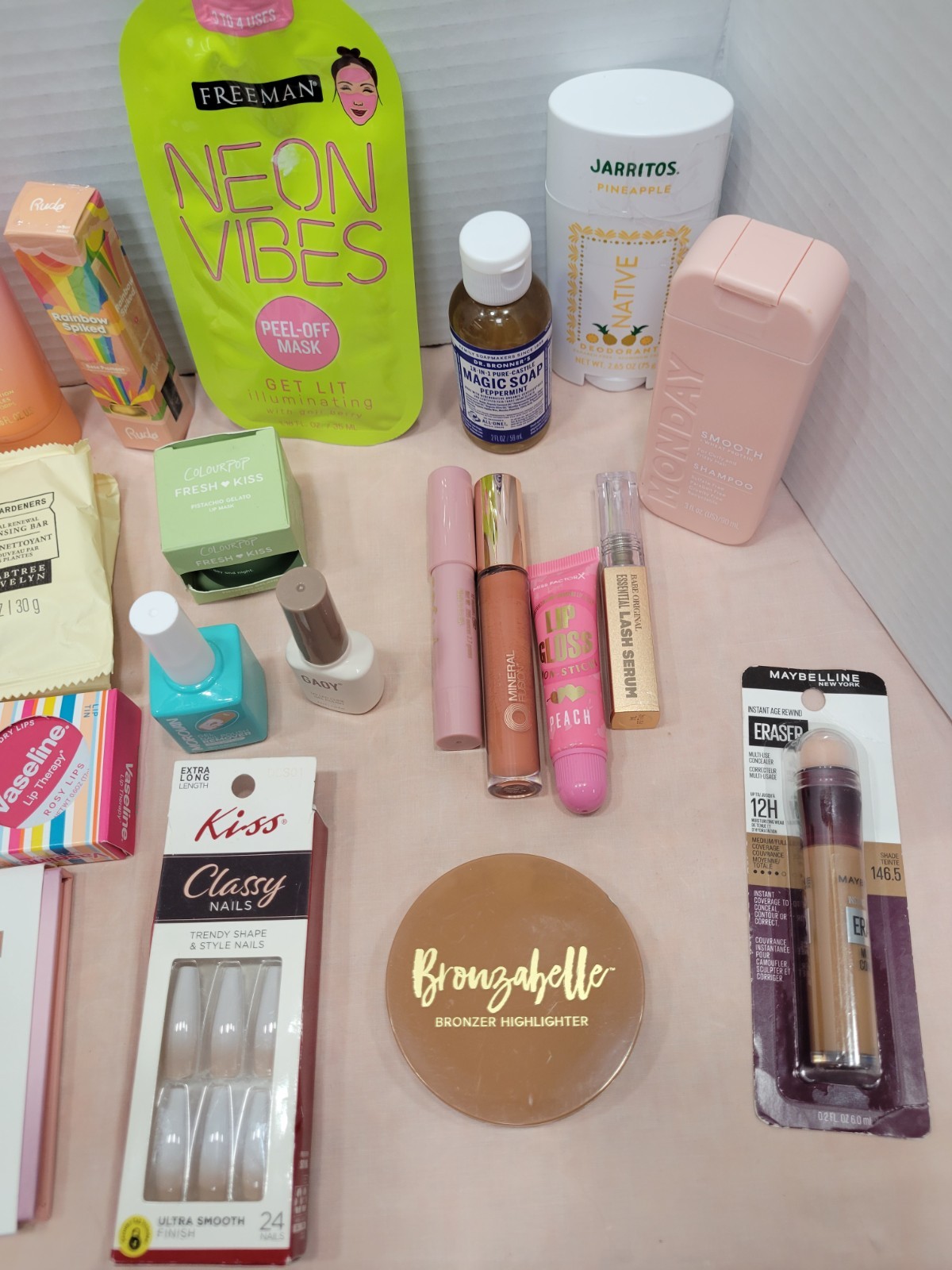 Skin Care & Makeup 25 Piece Beauty Lot (H)