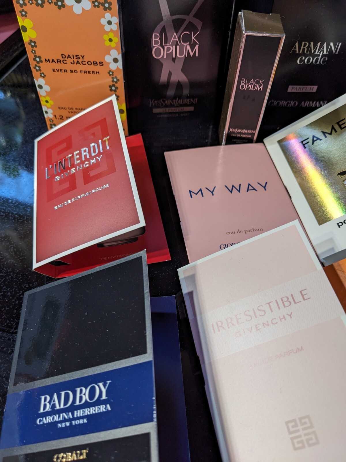 30 Piece Mixed Beauty Bag 11 Perfumes, Kiehls, It, Sunday Riely, Fame, Daisy