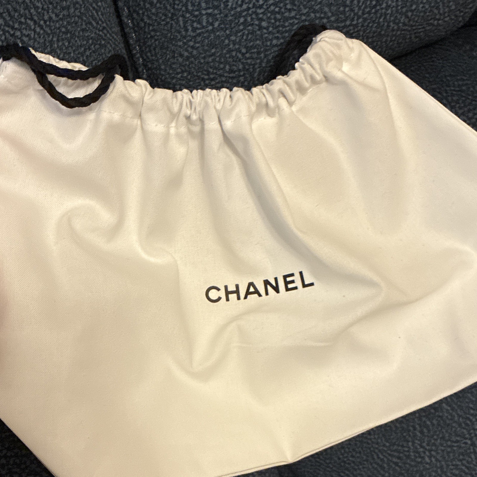 CHANEL N°5 EDP Spray Sample, Le Lift Cream, Le Volume de CHANEL Mascara + Pouch