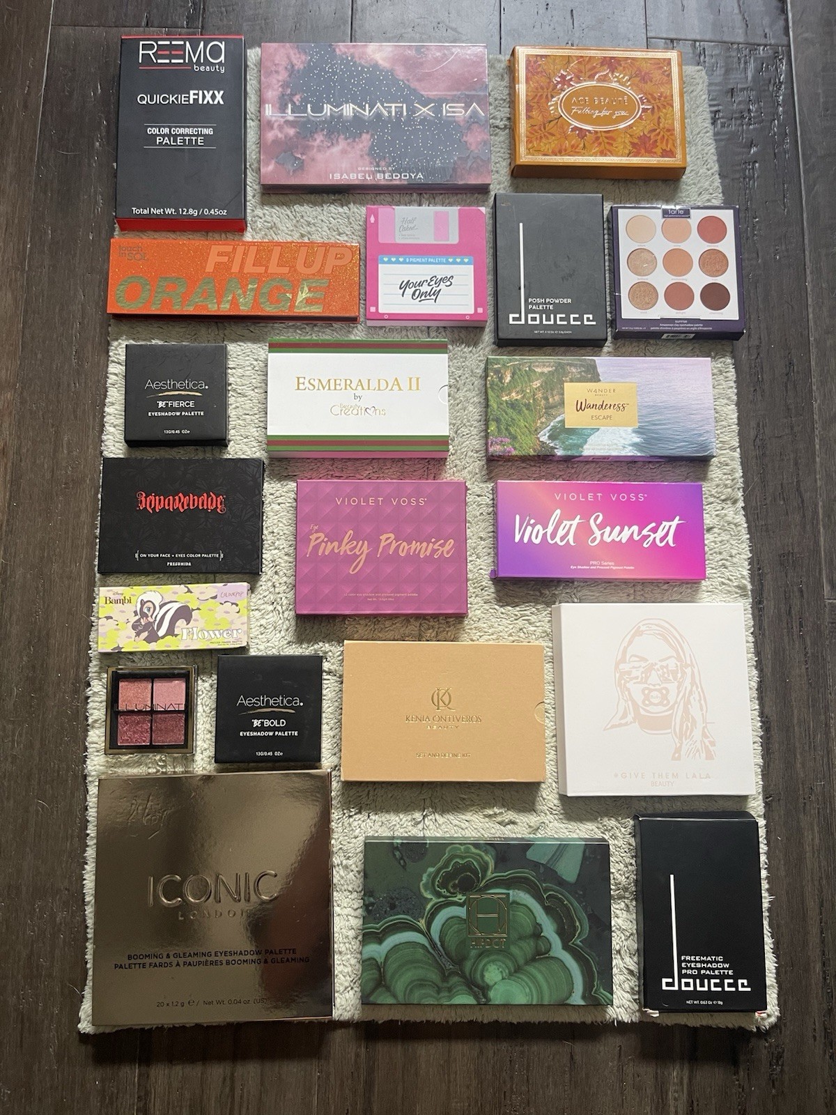 NEW 21 Piece Make-Up Eyeshadow Palette Assorted Full Size Eyeshadow Mixed Lot