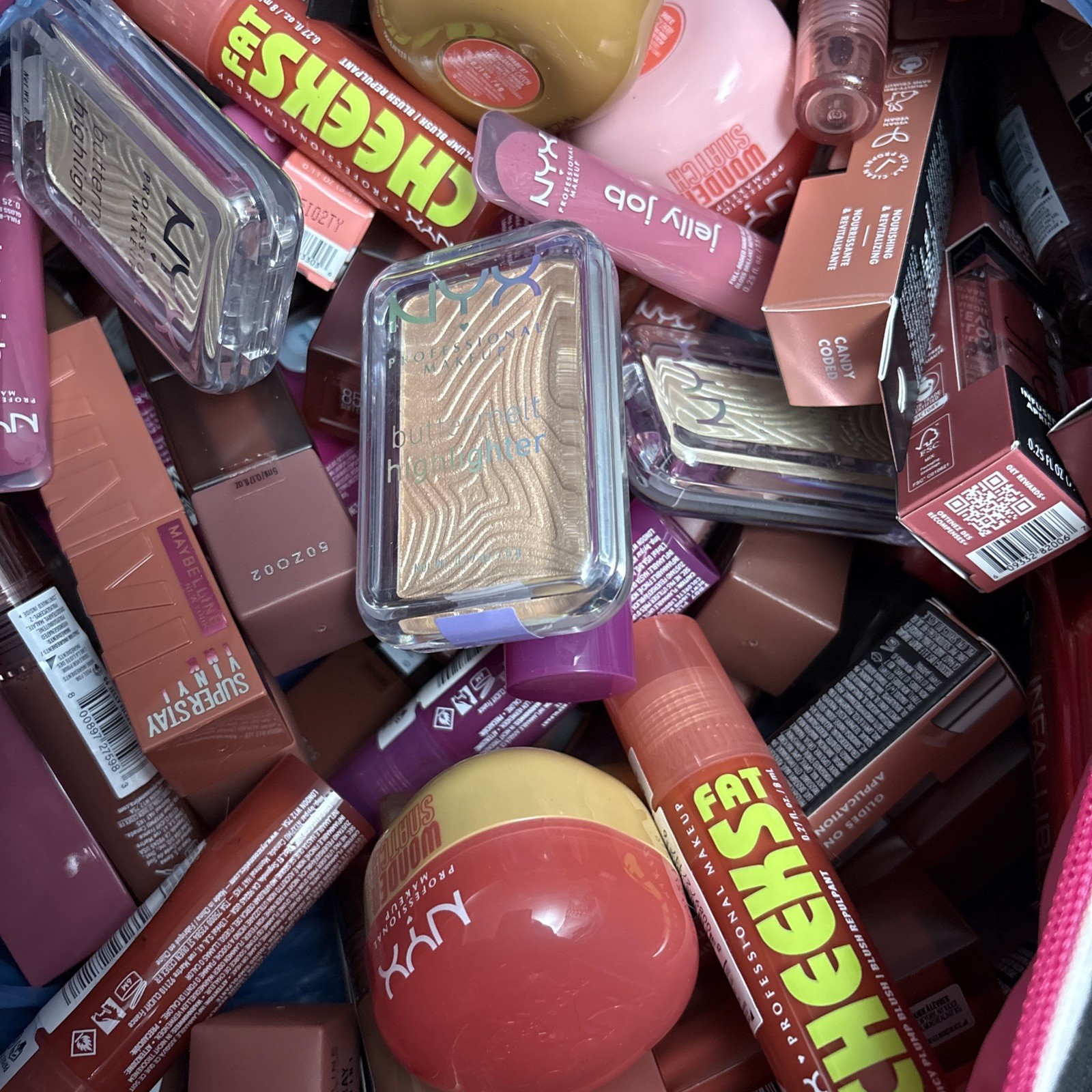 200 Piece RANDOM pull wholesale makeup lot Maybelline elf covergirl Almay Loreal
