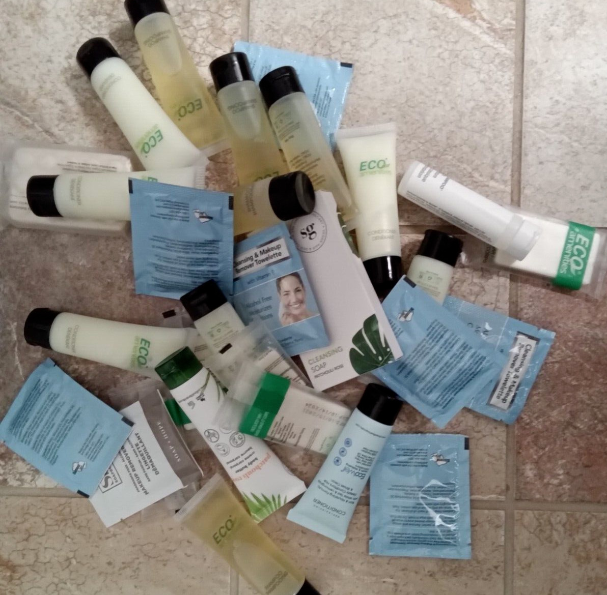 29 TRAVEL/SAMPLE ITEMS-BODYLOTION, SOAP, FACIAL WIPES