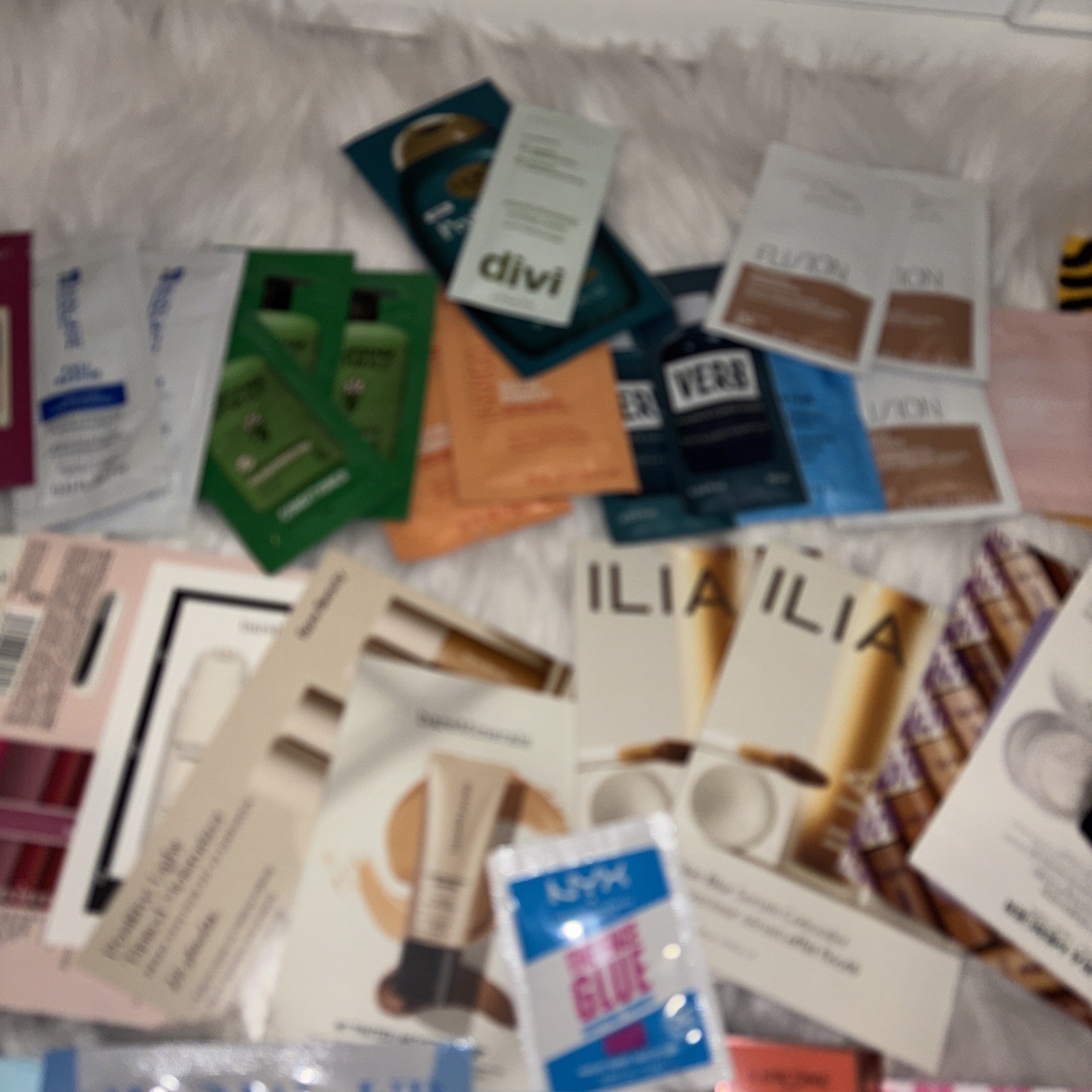 100 Pc Skincare, Fragrance, Hair Lot – Foil Packets & Deluxe Samples – All Shown