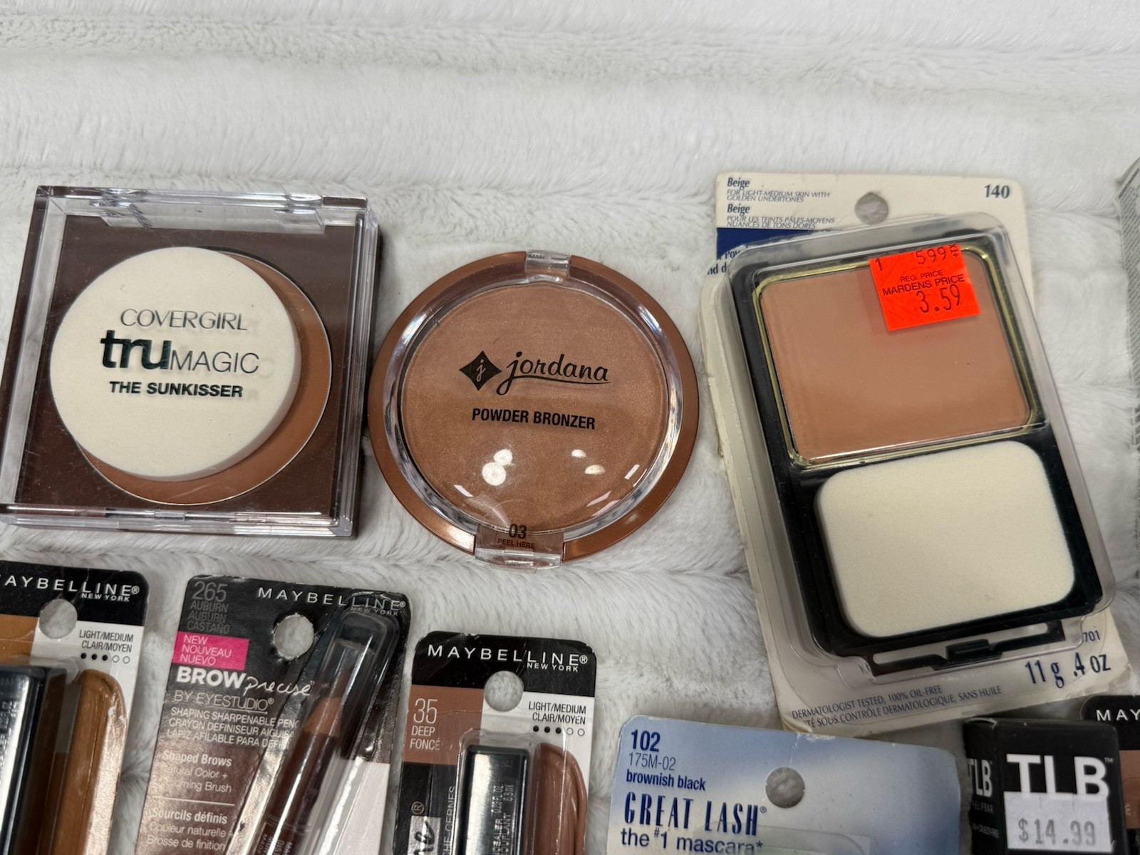 Large Lot Of Makeup Foundation Coverup Lip Gloss Liners Revlon Covergirl