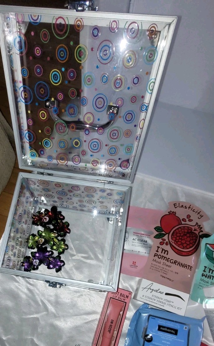NEUTROGENA, MASKS, CABOODLE BOX &JASON WU, LIGHT MIRROR, GORGEOUS HAIR CLAWS ++