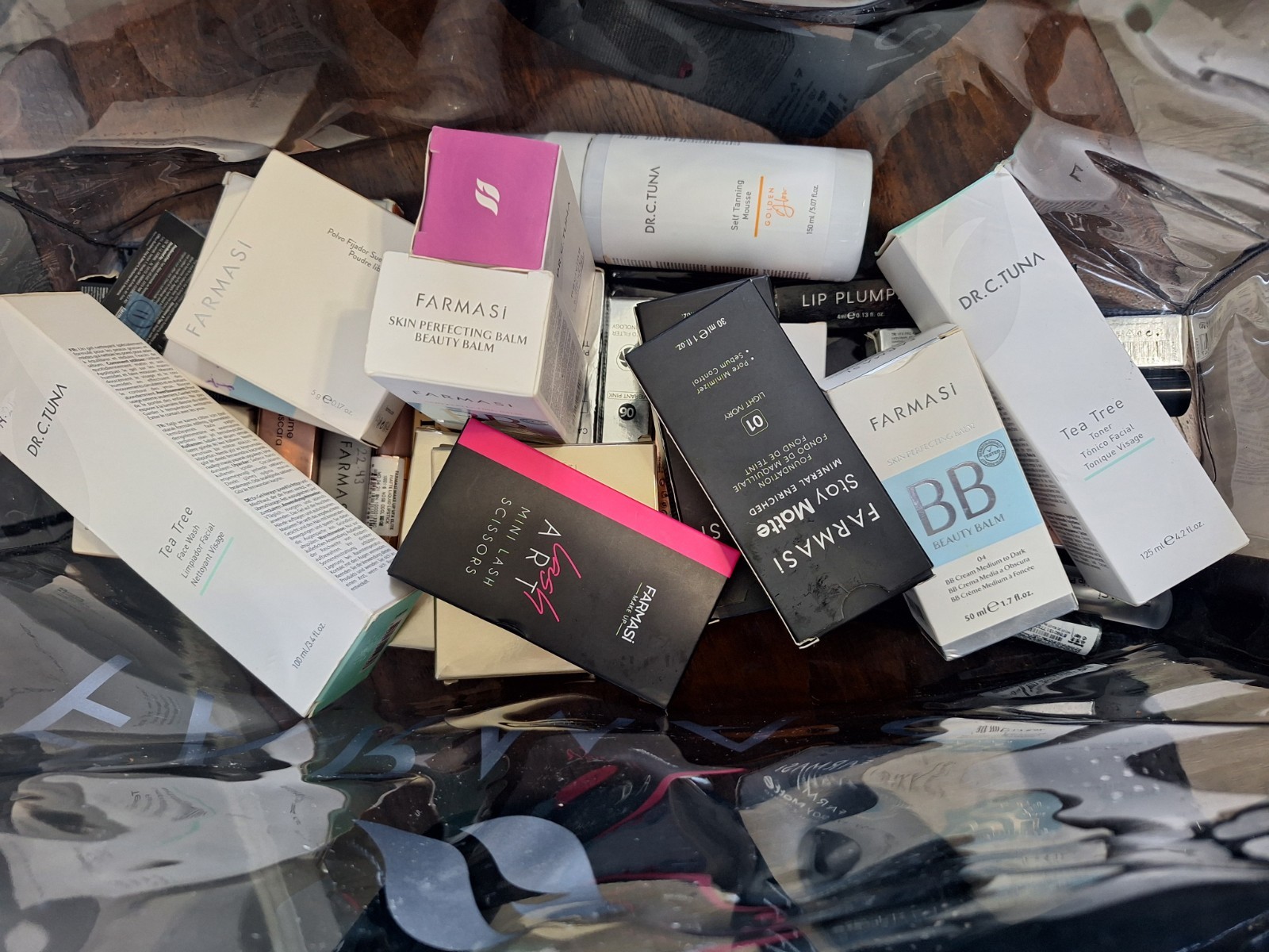 Farmasi: 58 pieces, Makeup box and bulk creams—50% off.