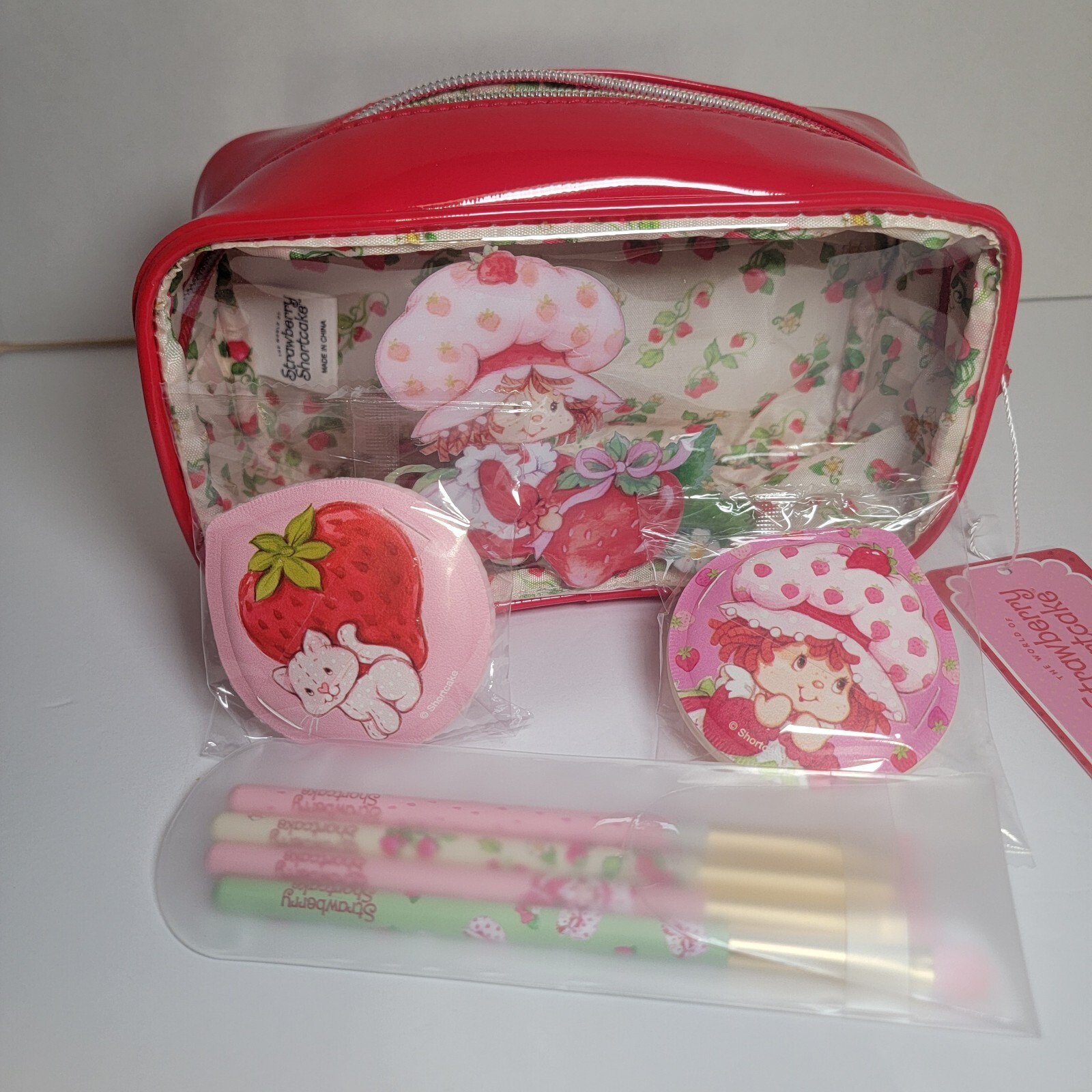 Strawberry Shortcake Large Makeup Cosmetic Bag & 4 Eye Brushes & 2 Applicators
