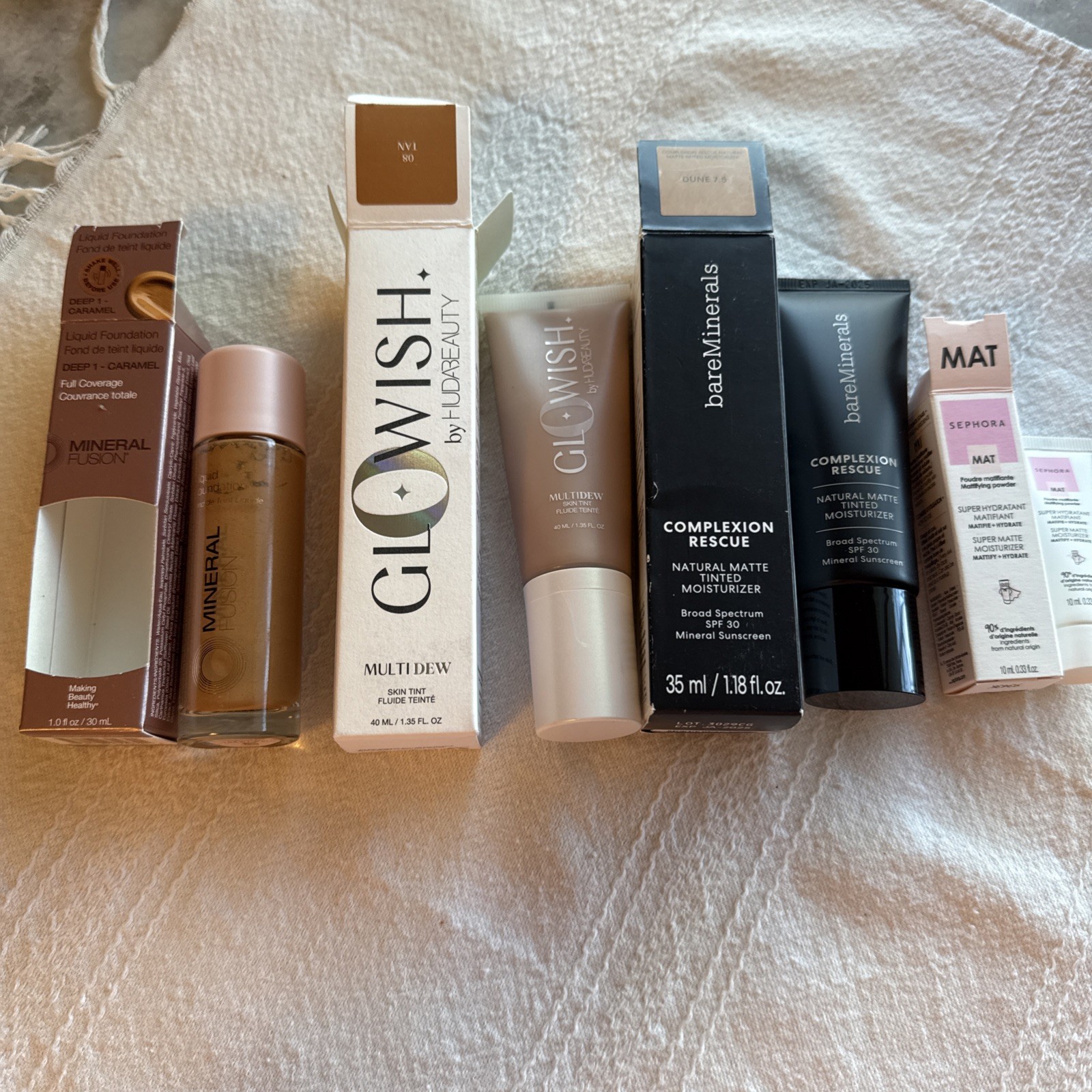 4 Pieces Lot HudaBeauty Skin Tint Bareminerals Foundation, Mineral Fusion