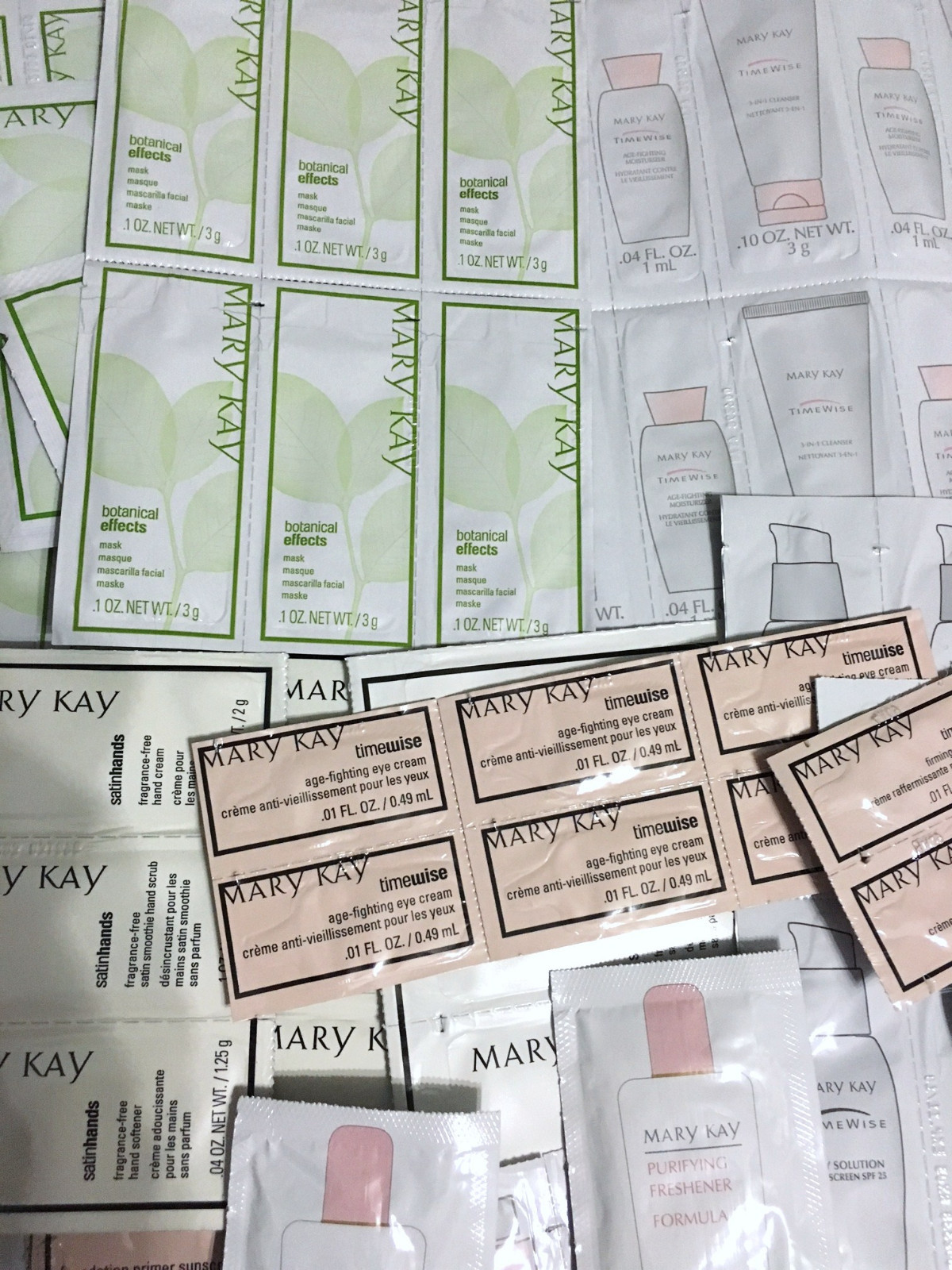 Lot of 30 – Mary Kay Samples Skin care, Eye, Cheek color, Foundation (Beige)+Bag