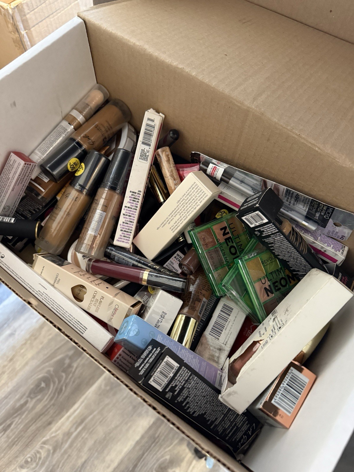 Reseller Health & Beauty Lot 490 Piece Bundle
