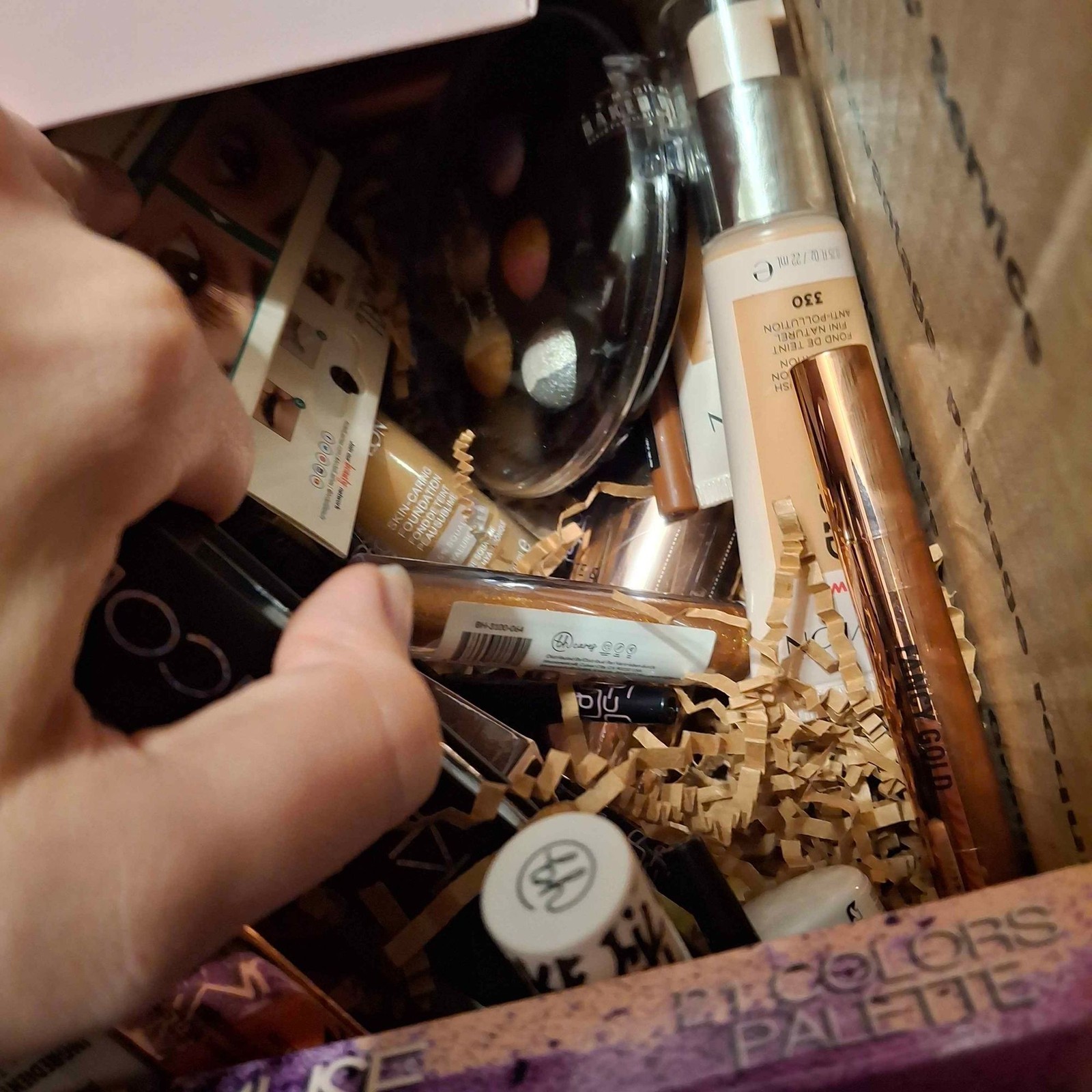25+ Piece Makeup Mystery Box – Revolution, Covergirl, Amuse & More – New