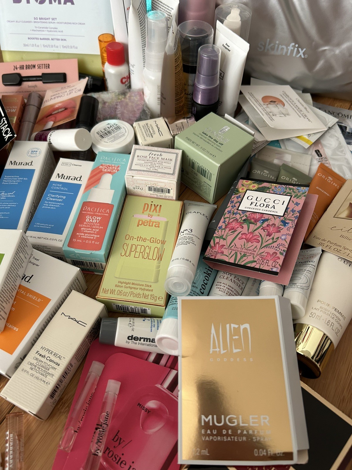 Mixed Lot of 18 Deluxe Travel Skincare Makeup Hair w/ Makeup Bag (DESCRIPTION)