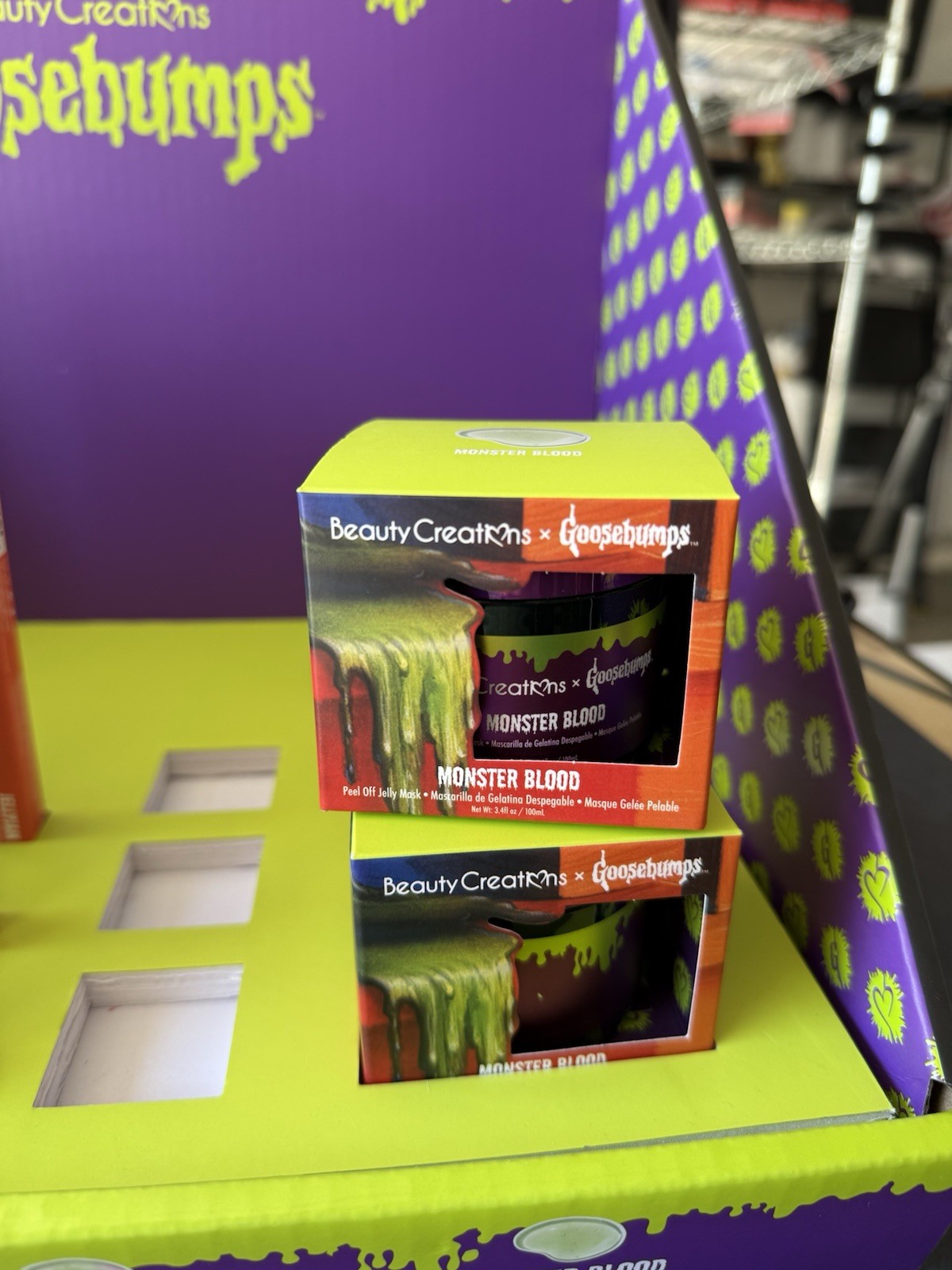 Beauty Creations – Goosebumps Shelf Display With Makeup