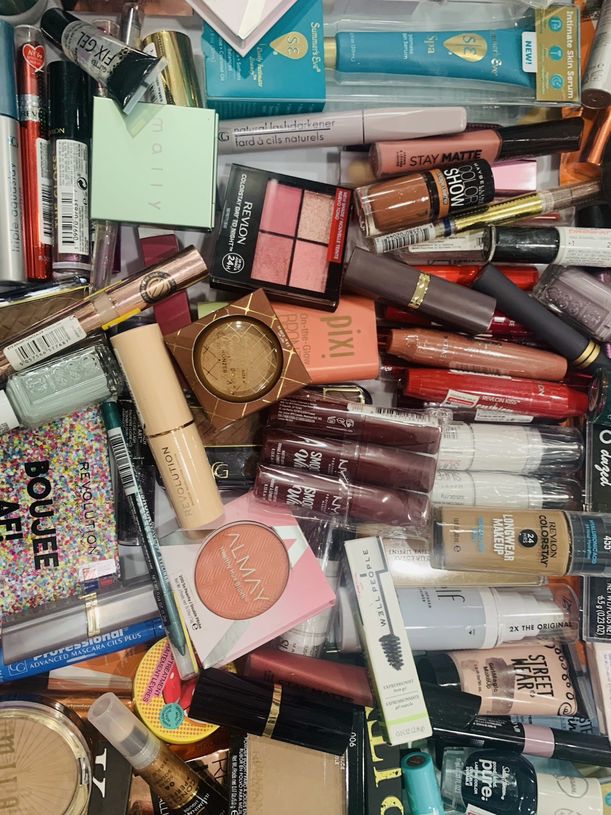 25 Piece Name Brand Mixed Makeup Wholesale CoverGirl, Maybelline, L’Oreal, Etc