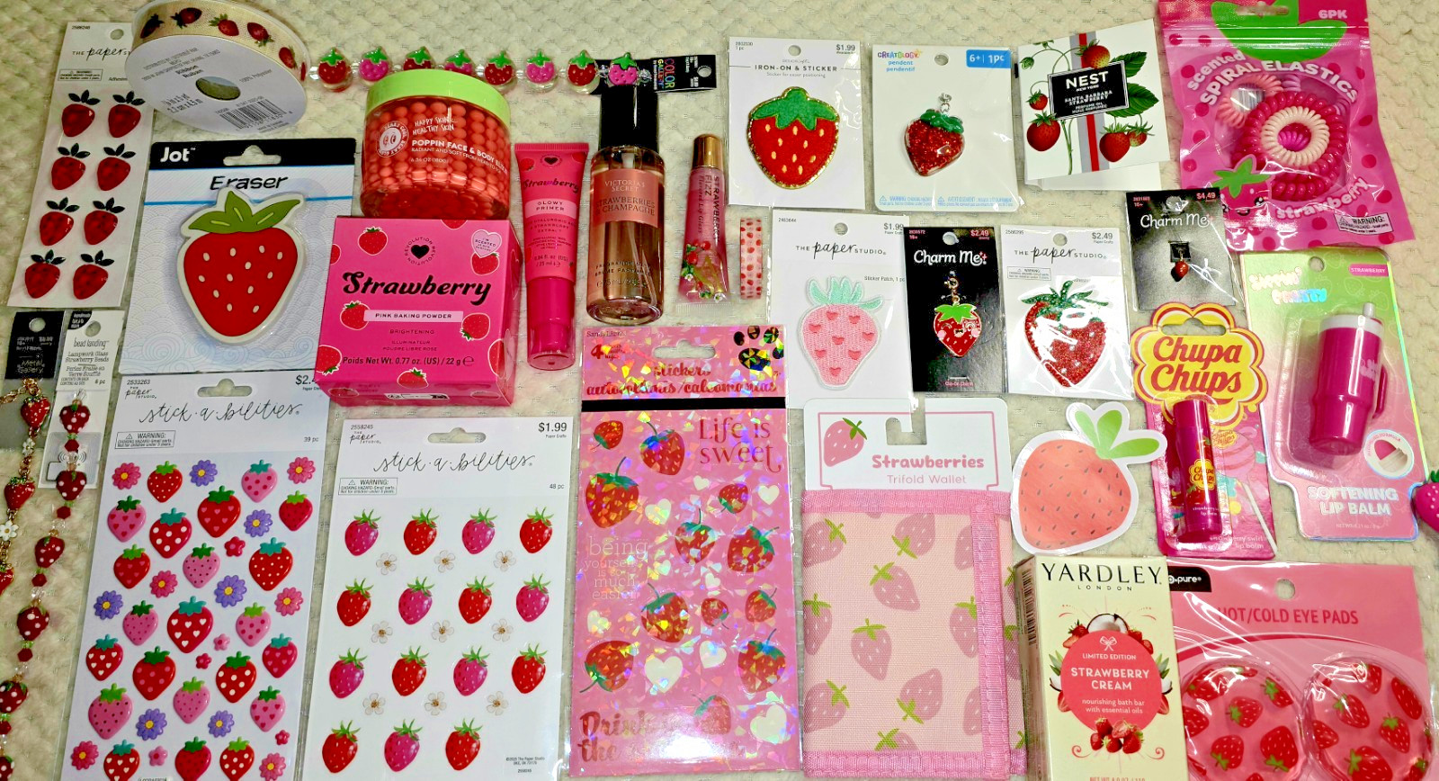 Strawberry Lovers 🍓 HUGE NEW GIFT LOT 30 Pcs Lip Gloss Balm Setting Powder