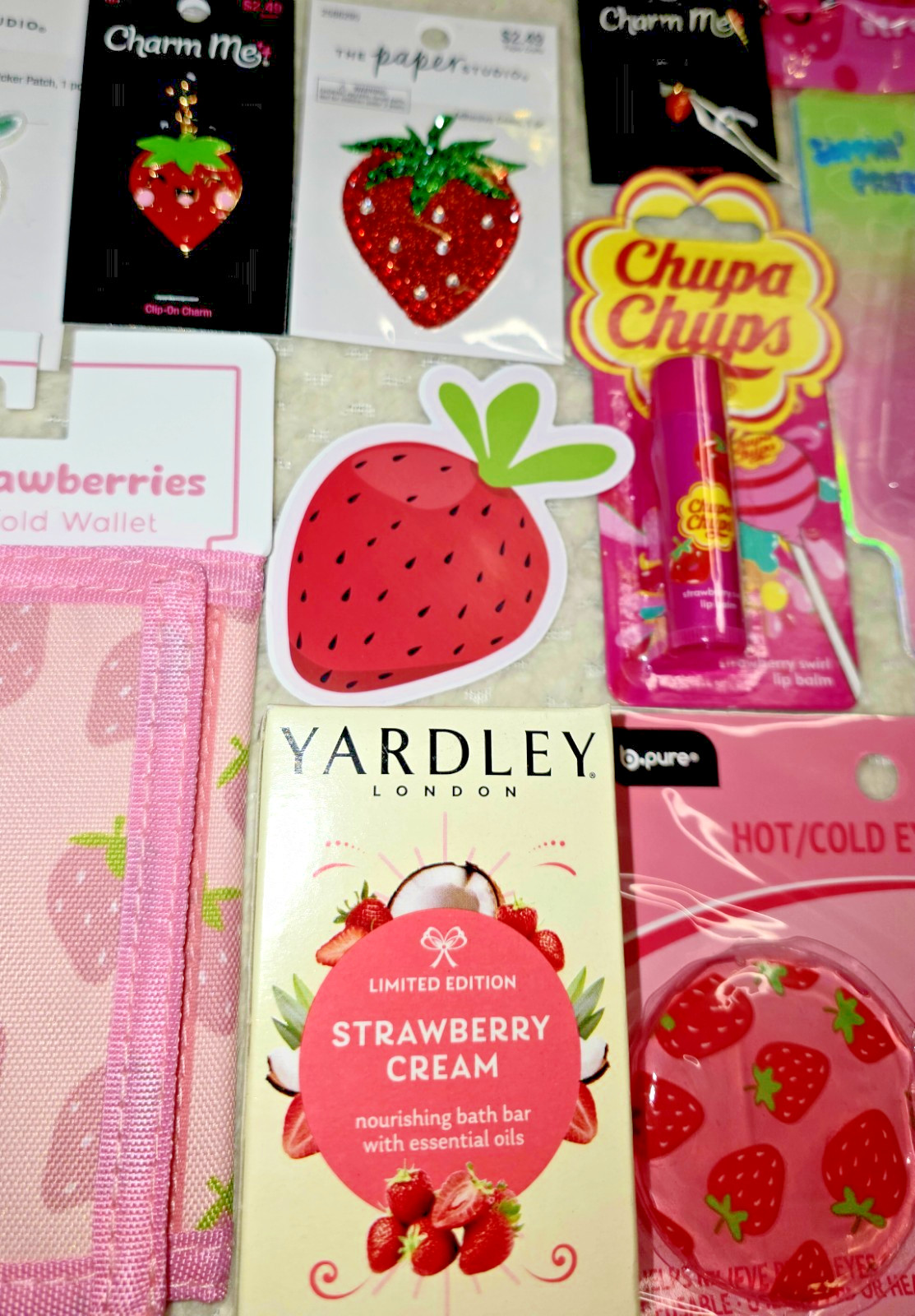 Strawberry Lovers 🍓 HUGE NEW GIFT LOT 30 Pcs Lip Gloss Balm Setting Powder
