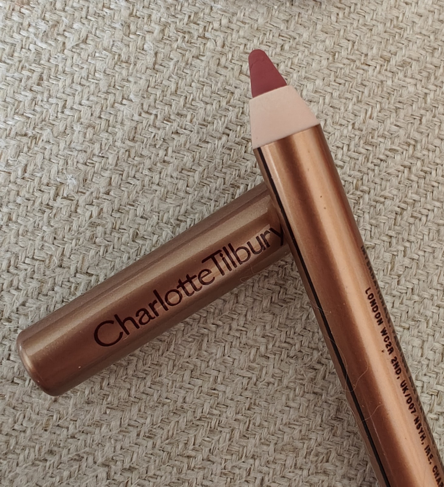Beauty Bundle Feat: bareMinerals, Wander, Ysl, Valentino, Haus, C. Tilbury, UrbD