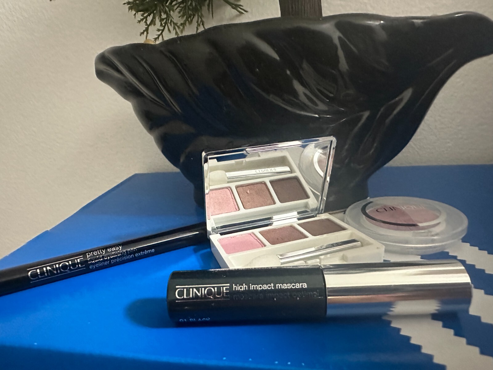 Clinique combo of 4 makeup Read Description