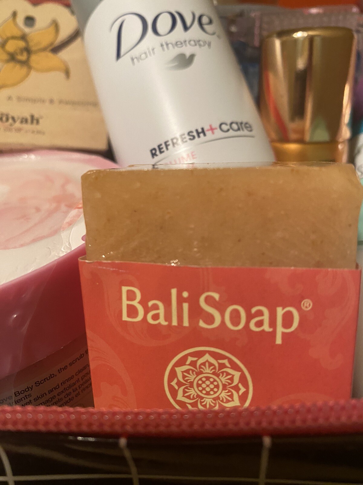lot of beauty 18 pc DOVE BODY SCRUB DRY SHAMPO BALI SOAP PONDS SPRAY TAN & MORE