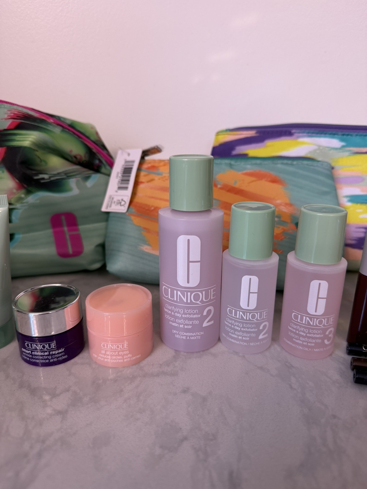Clinique Beauty Lot of 20 items Makeup Bags, Skincare & Makeup