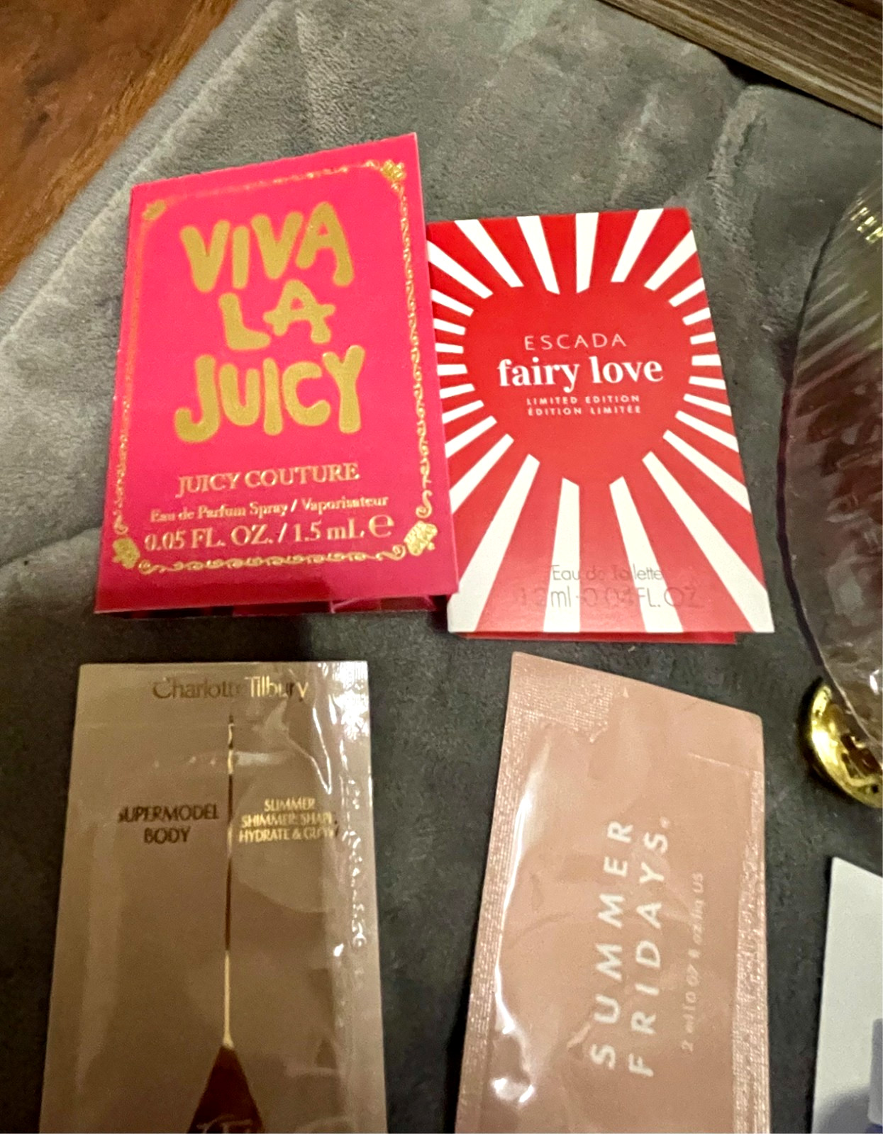 Ladies 30pc. Upscale Beauty & Skincare Lot with Fragrances Too! And Goodie Bag!