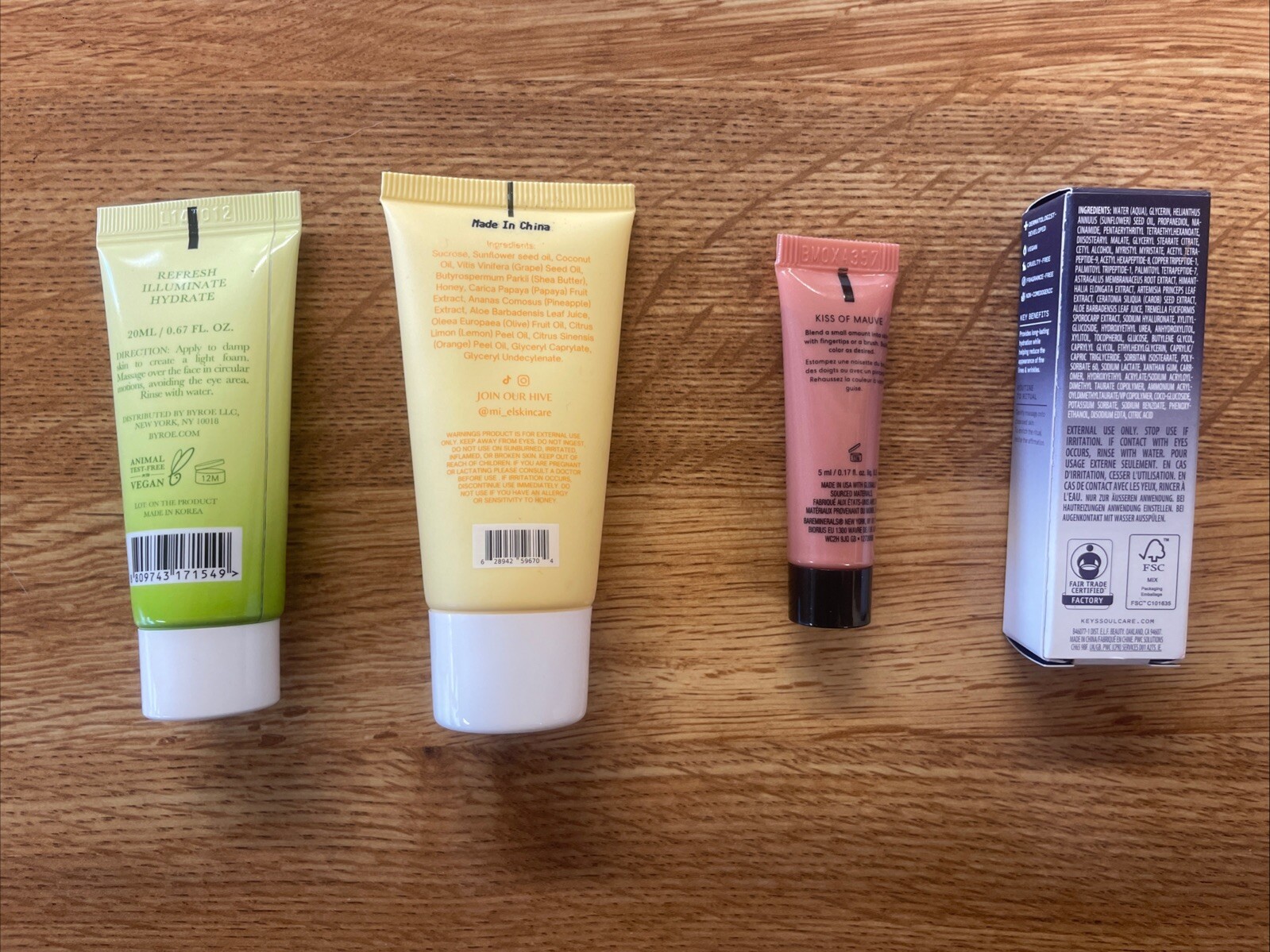 Lot of 4 travel/sample size – Makeup, Skin, and Beauty Items