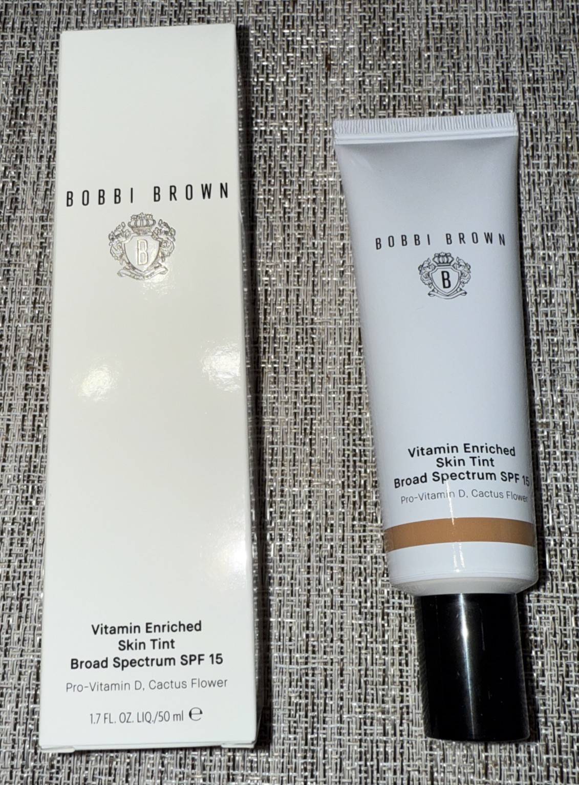 Bobbi Brown Vitamin Enriched Skin Tint SPF 15 Golden 1 1.7fl.oz /50ml NIB B15