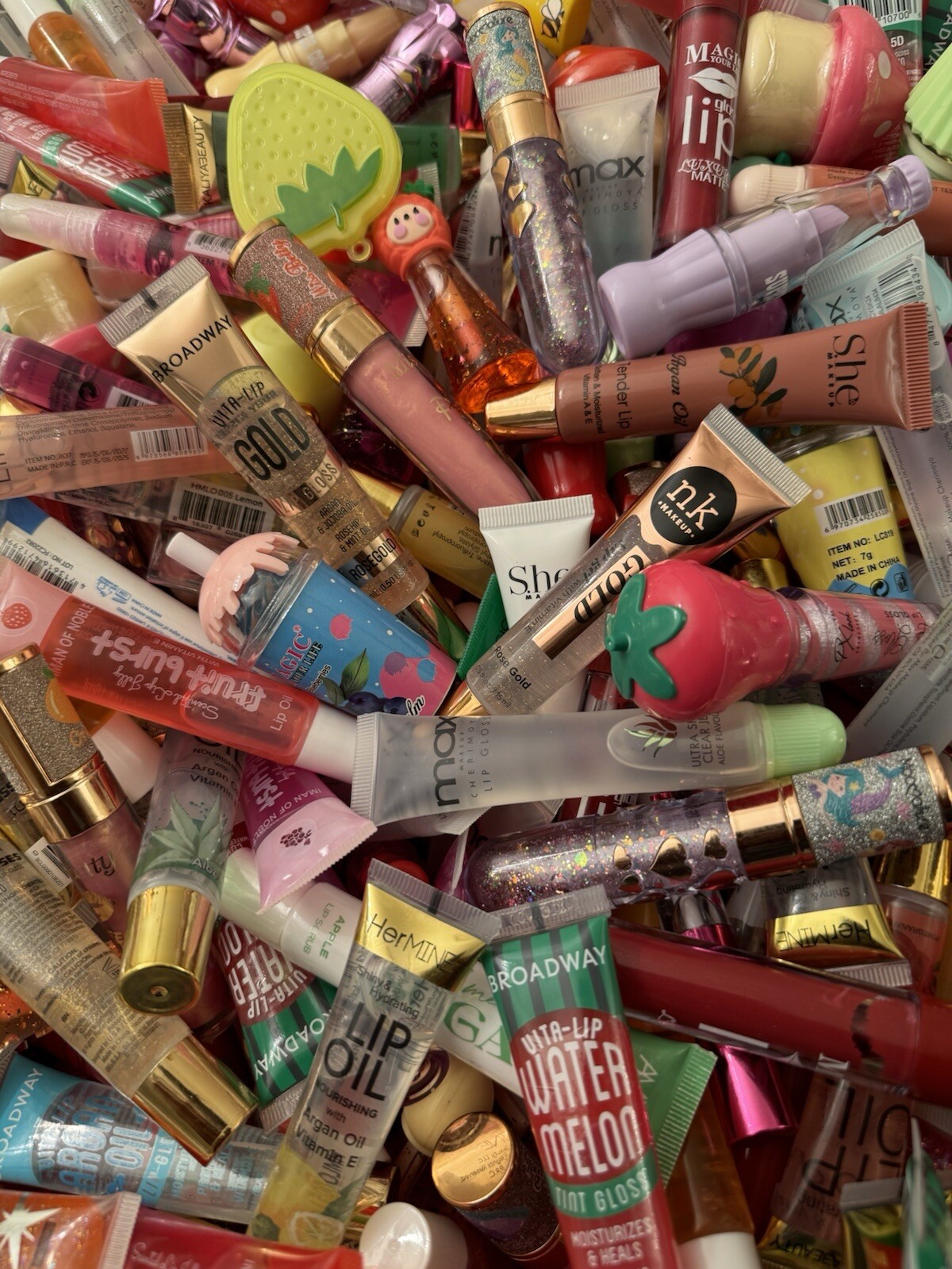 Mystery Lip Gloss Scoop, Mix Of 25 New Lipglosses w/Makeup Bag, Lip Care