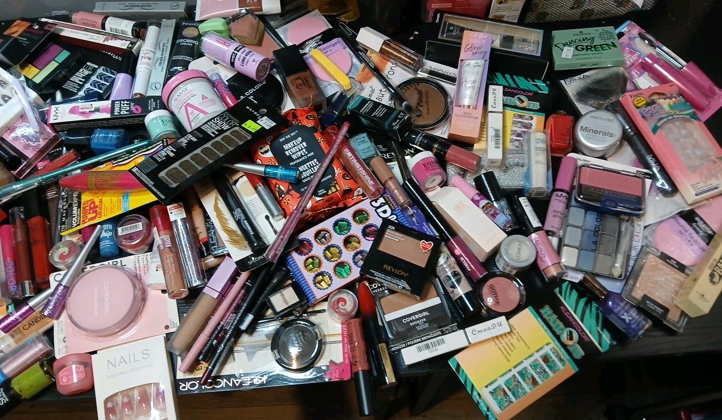 15 Piece Mixed Brand Makeup Lot L: Covergirl Almay NYX Loreal Nabi Amuse – READ