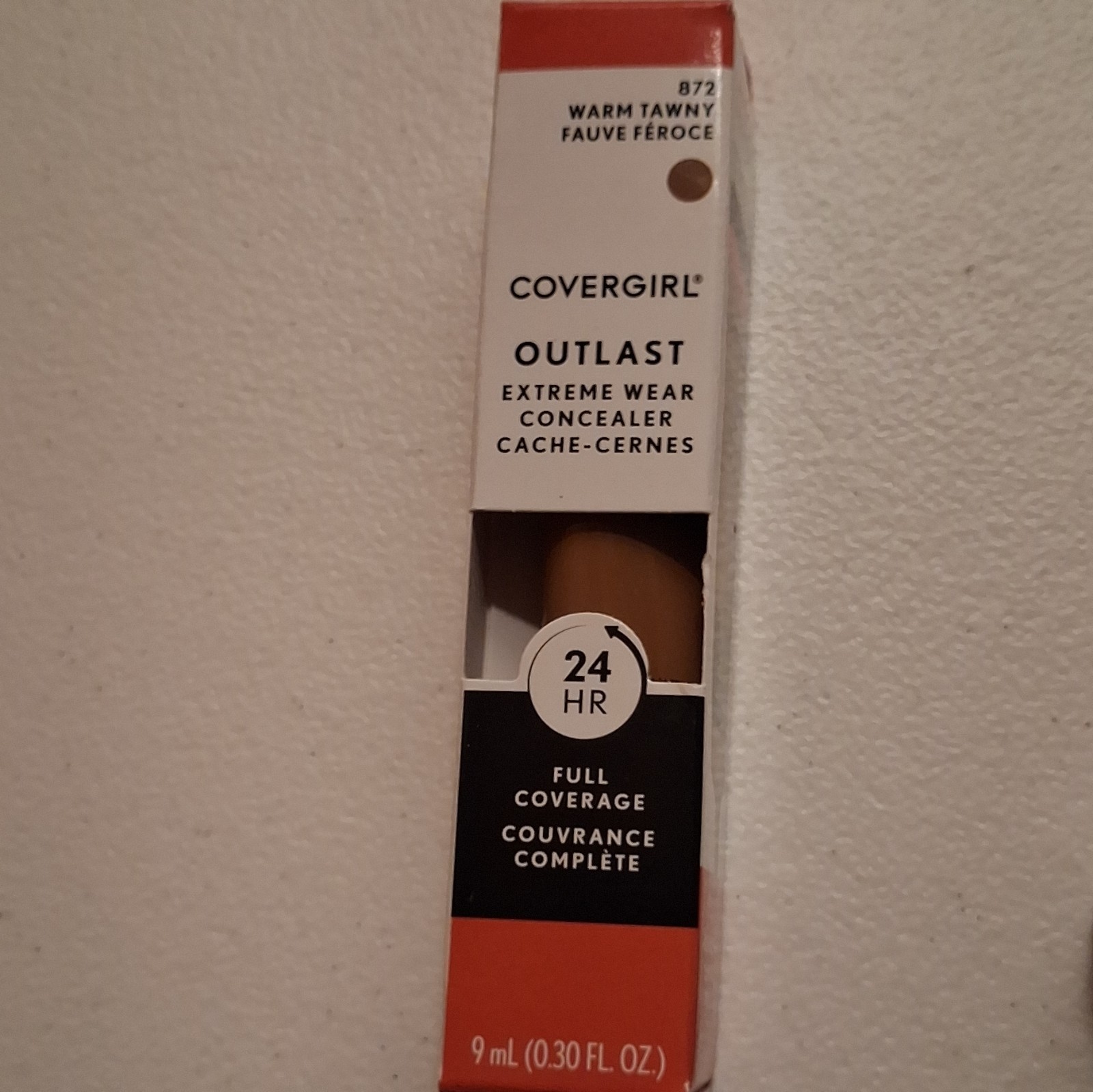 COVERGIRL Makeup Lot: Outlast 24HR Concealer + Exhibitionist Lips, Melting Pout