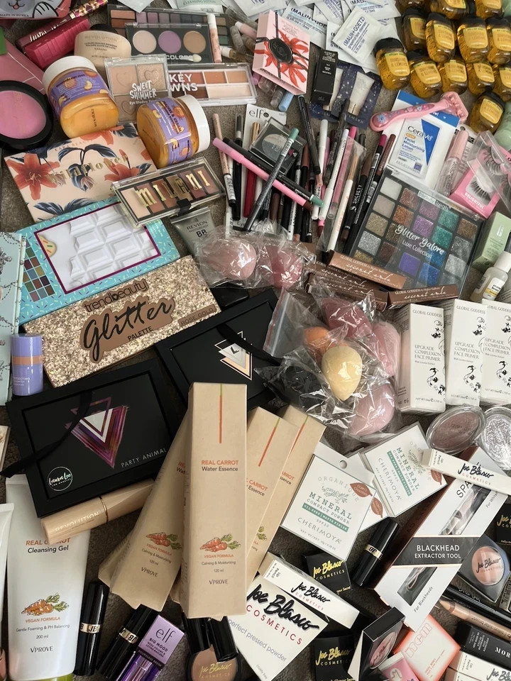 50 Pc Mixed Makeup Lot Full‑Size Eyeshadow Palettes Hair Skin Makeup Lip Blush