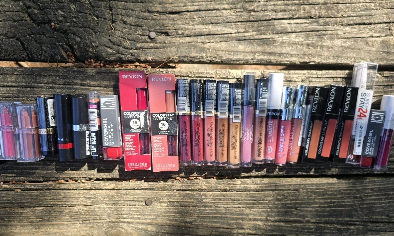 LOT 26 NEW LIPSTICKS LIP GLOSS STAIN BALM REVLON COVERGIRL RIMMEL