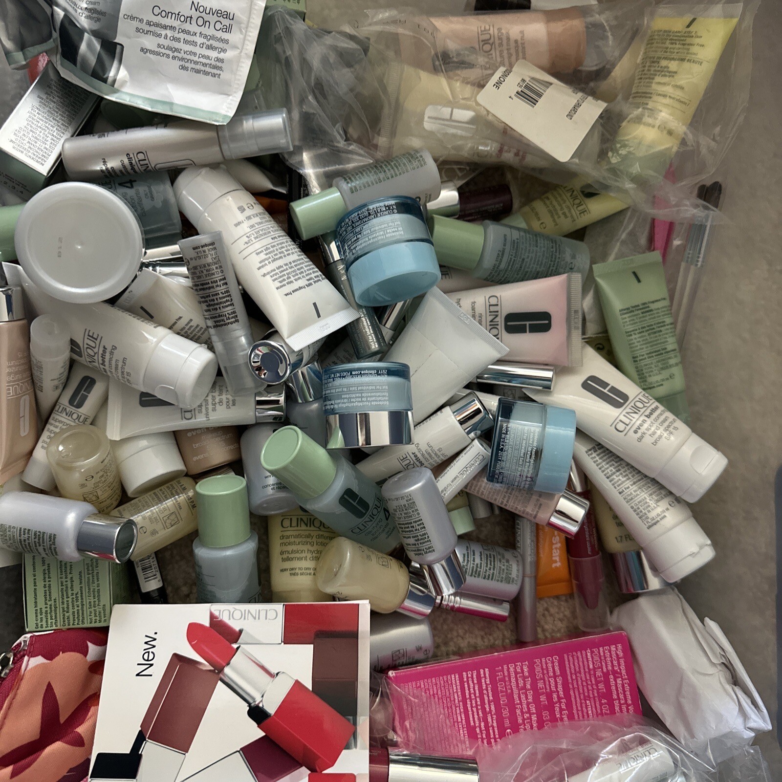 Wholesale Clinique 50 pc Beauty Lot / Free Makeup Bag/Skin Care And Makeup Mixed