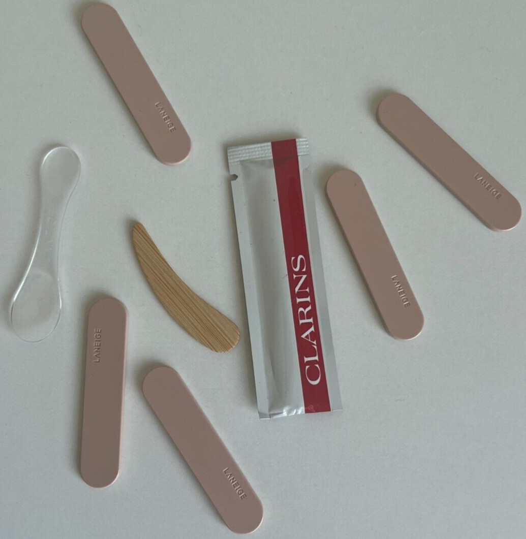 MISC LOT OF 8 SKINCARE APPLICATORS – CLARINS LANEIGE ETC