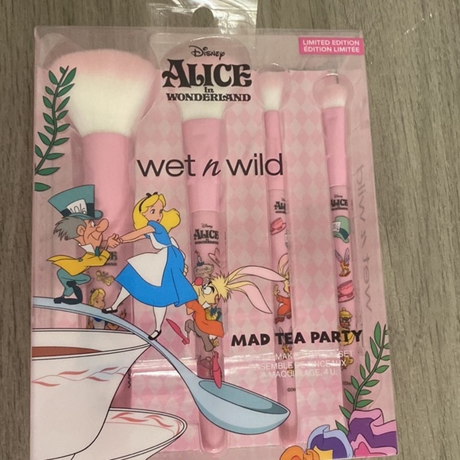 NWT Wet n Wild Alice In Wonderland Medium Lot 5 Piece Make Up Cosmetic Set