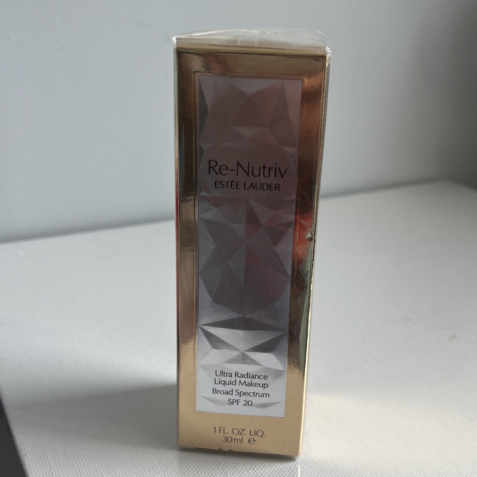 Estee Lauder Re-Nutriv Ultra Radiance Liquid Makeup SPF20 Shade 7N1 Deep Amber