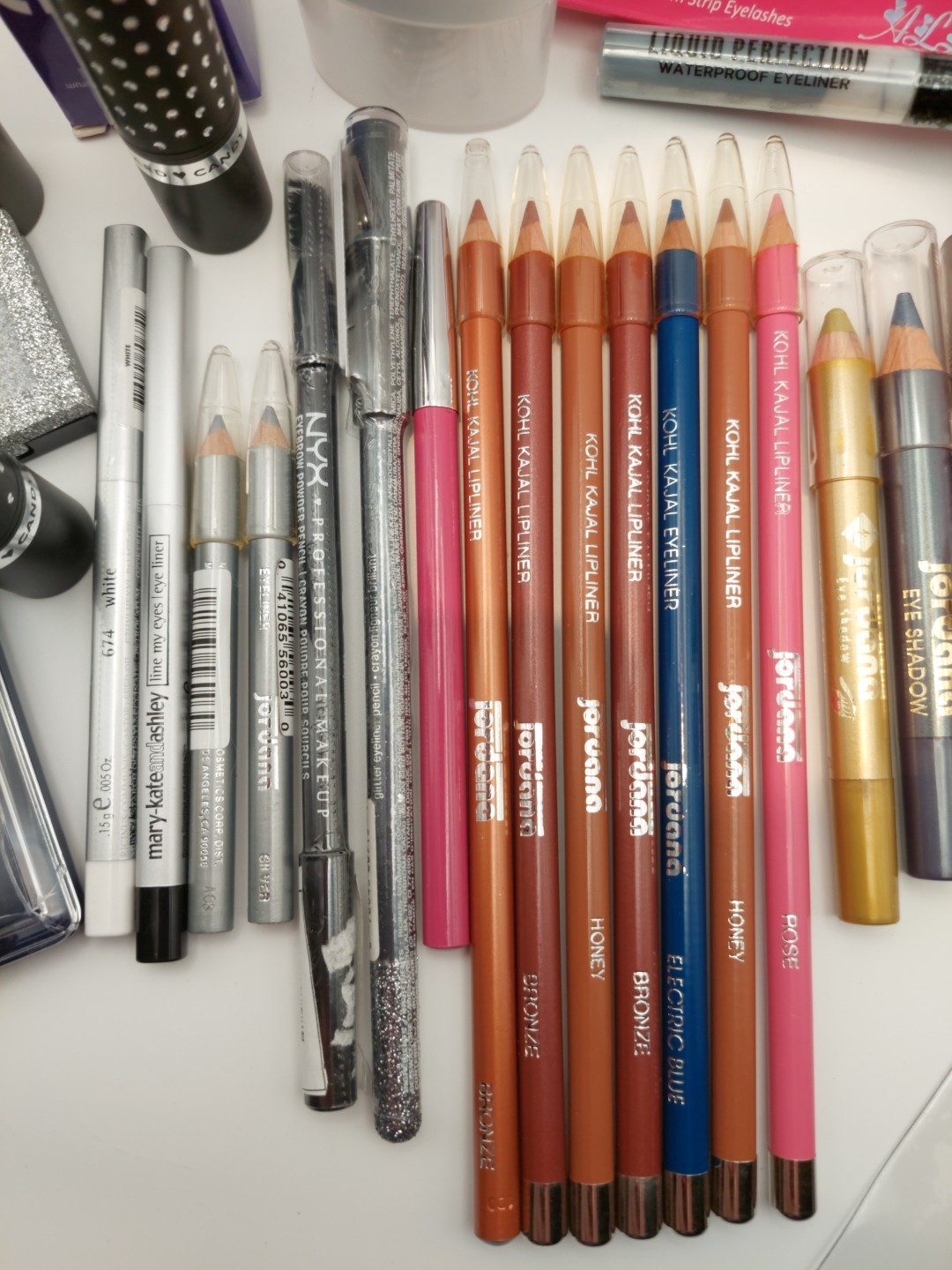 30 Piece Mixed Makeup & Personal Care Bundle – New