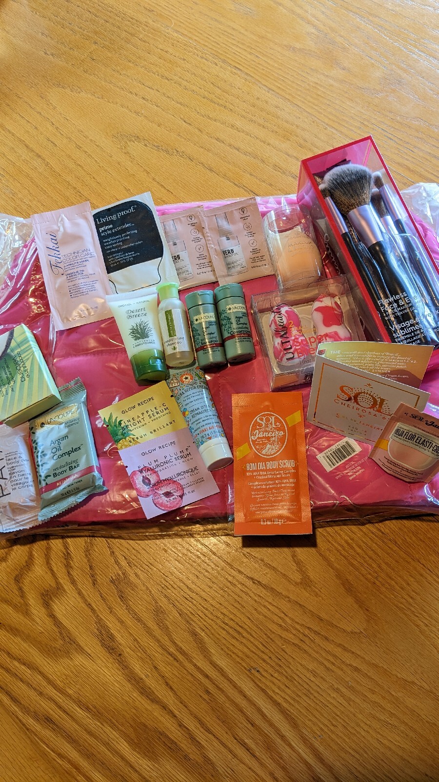 19 Piece Travel Size Mixed Beauty Lot With Pink Padded Tote Bag & Brushs w/Bag