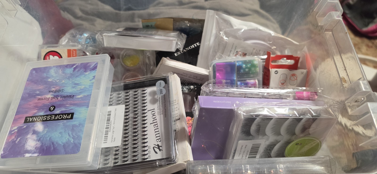 BEAUTY LASH AND NAIL MYSTERY BOX