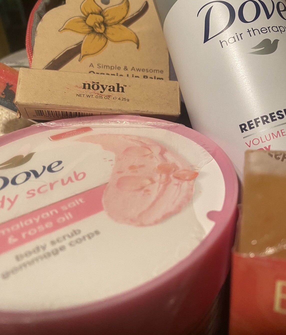 lot of beauty 18 pc DOVE BODY SCRUB DRY SHAMPO BALI SOAP PONDS SPRAY TAN & MORE